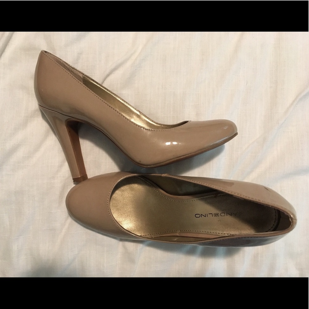 Nude pumps, size 8
